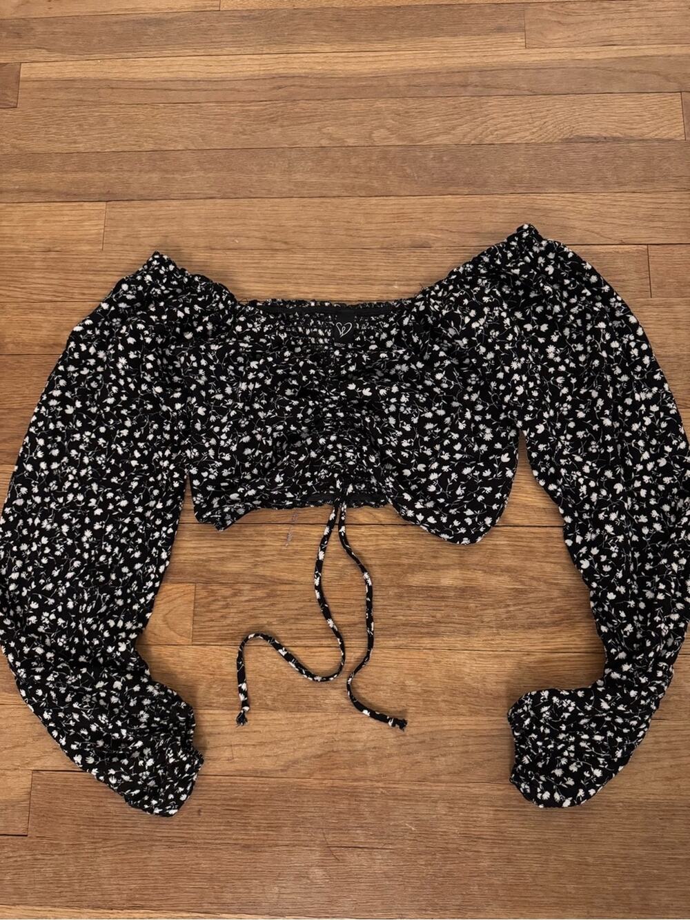 Windsor Women's Black Floral Long Sleeve Crop Top - Size S
 b22